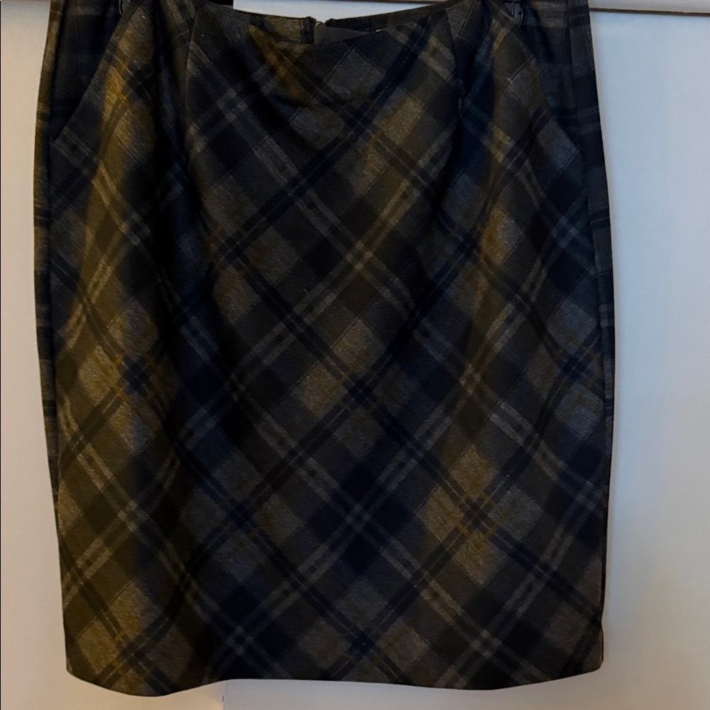 CAbi Women's Plaid Pencil Skirt in Black and Gray